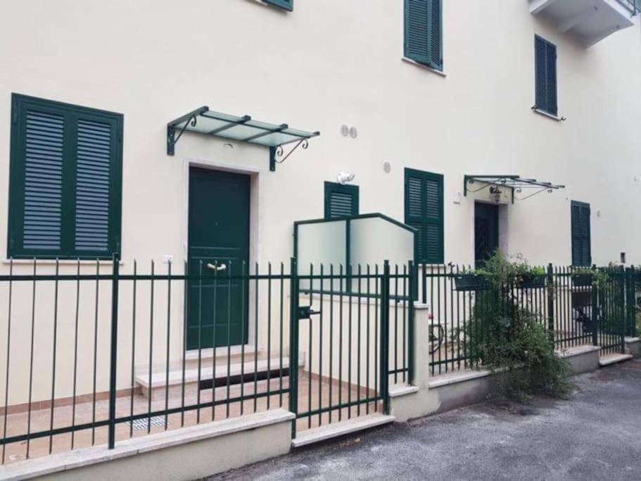 Appartamento Moderno A 15 Minuti Dal Centro Di Roma Esterno foto